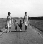 1967-wil-astrid-mieke.jpg
